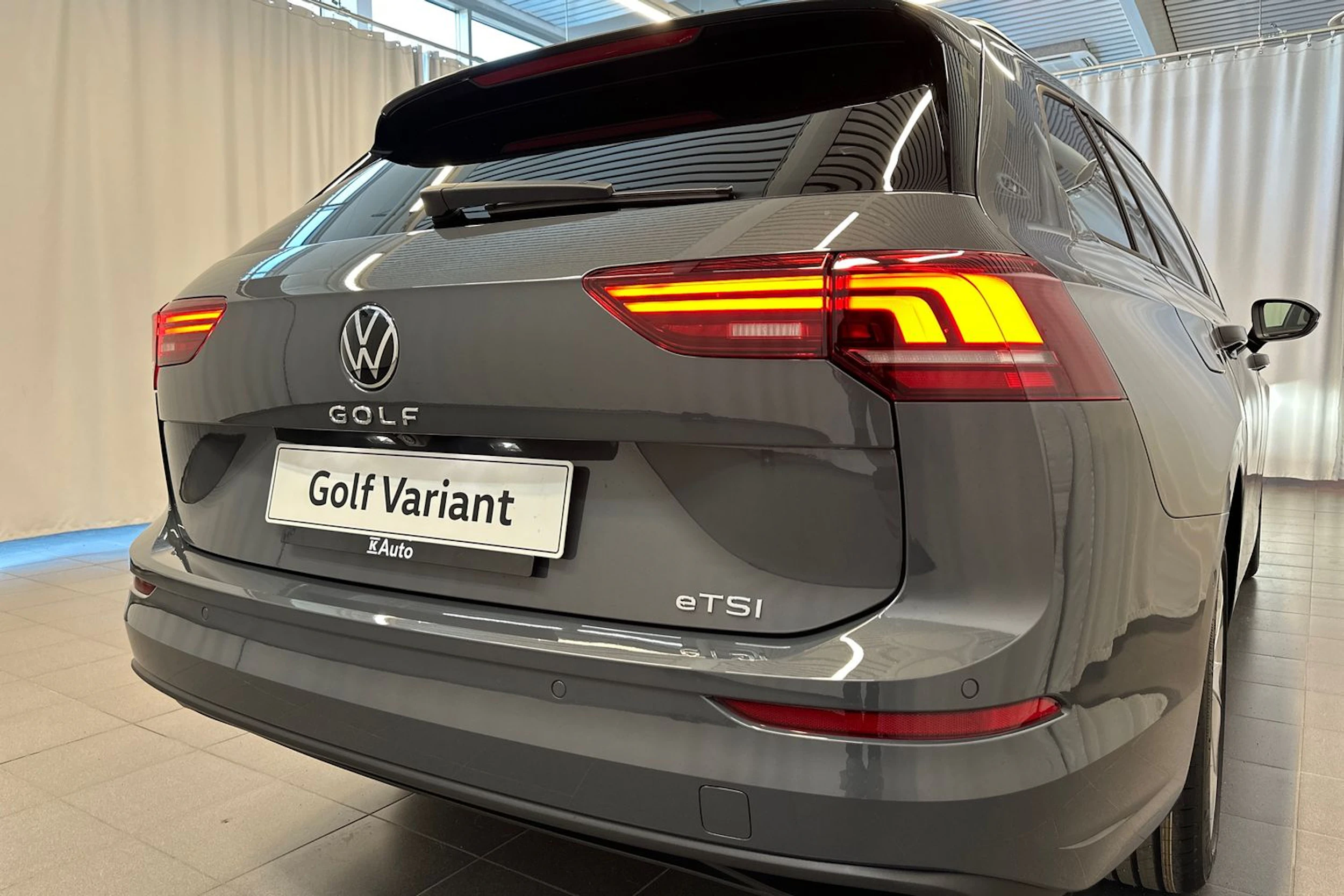 harmaa Volkswagen Golf 2026 kuva 31.