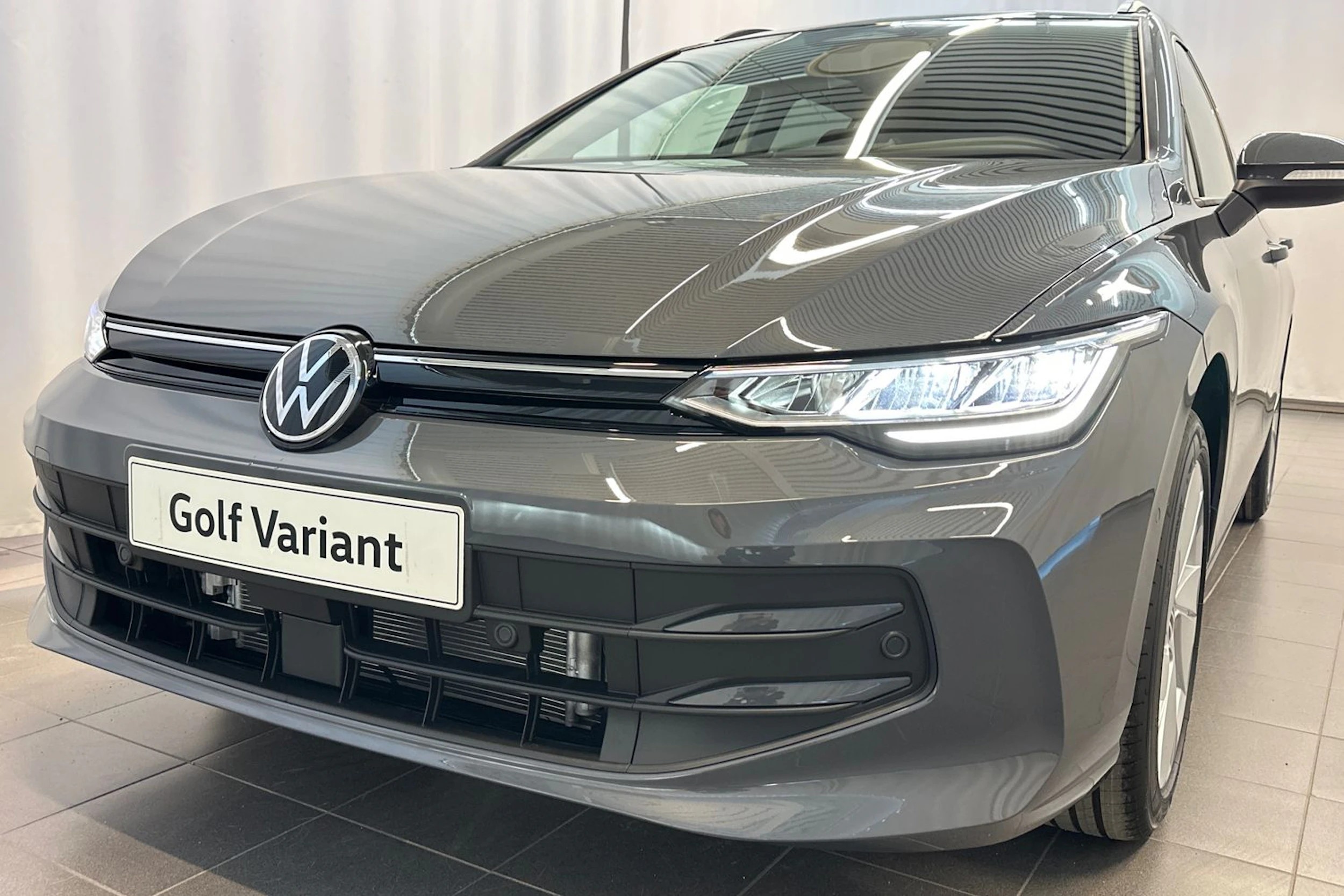 harmaa Volkswagen Golf 2026 kuva 32.