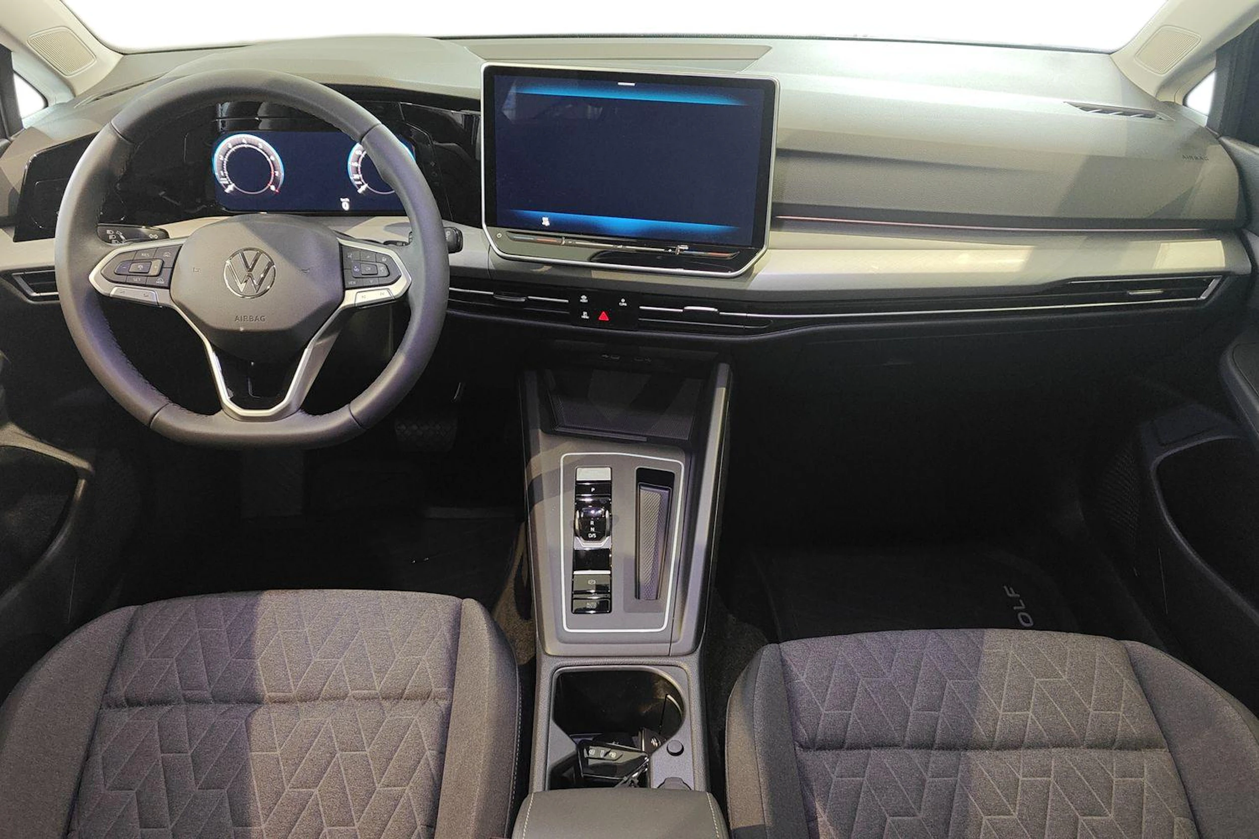 musta Volkswagen Golf 2026 kuva 9.