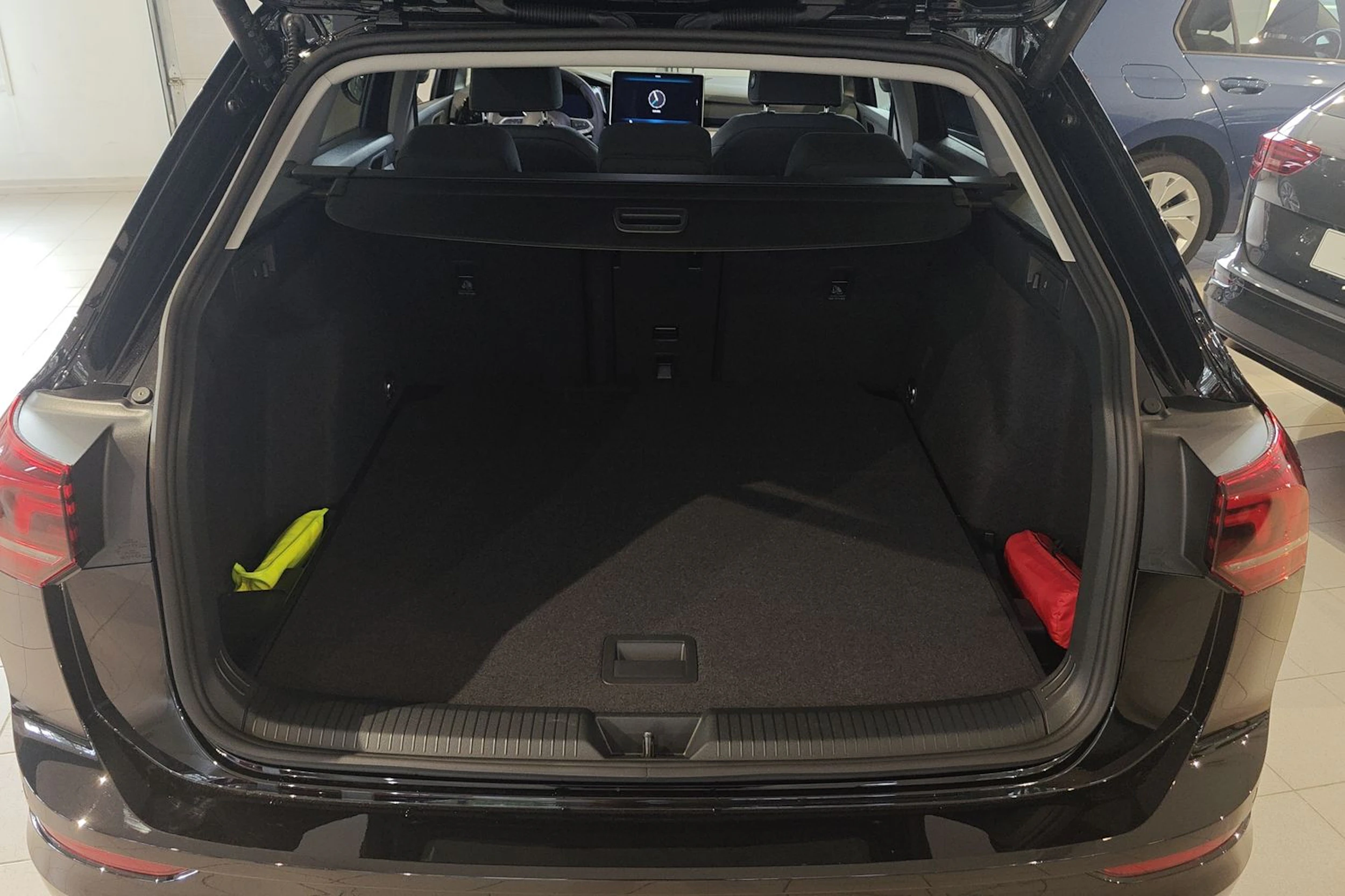 musta Volkswagen Golf 2026 kuva 13.