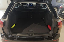 musta Volkswagen Golf 2026 kuva 13.