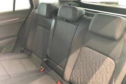 musta Volkswagen Golf 2026 kuva 8.