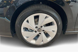 musta Volkswagen Golf 2026 kuva 9.