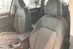 musta Volkswagen Golf 2026 kuva 11.