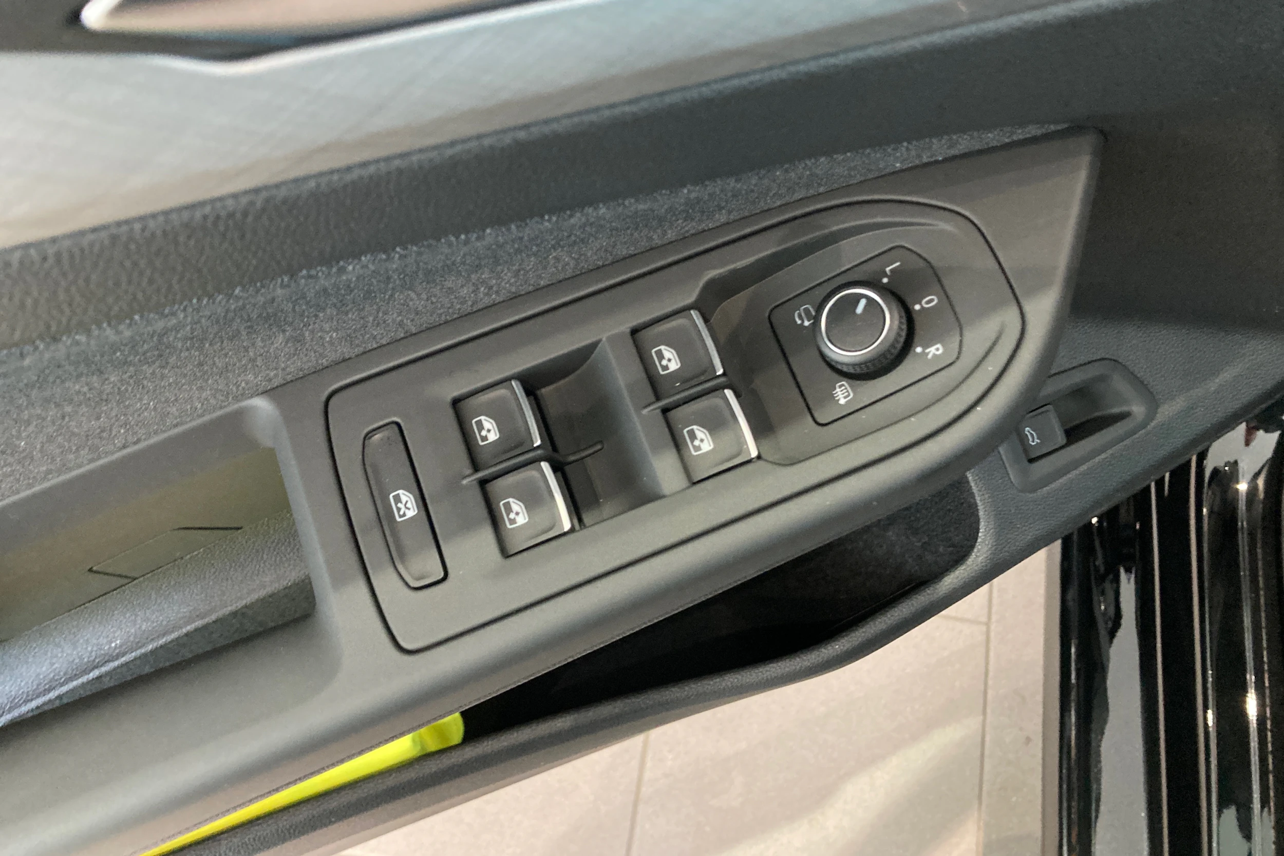 musta Volkswagen Golf 2026 kuva 12.