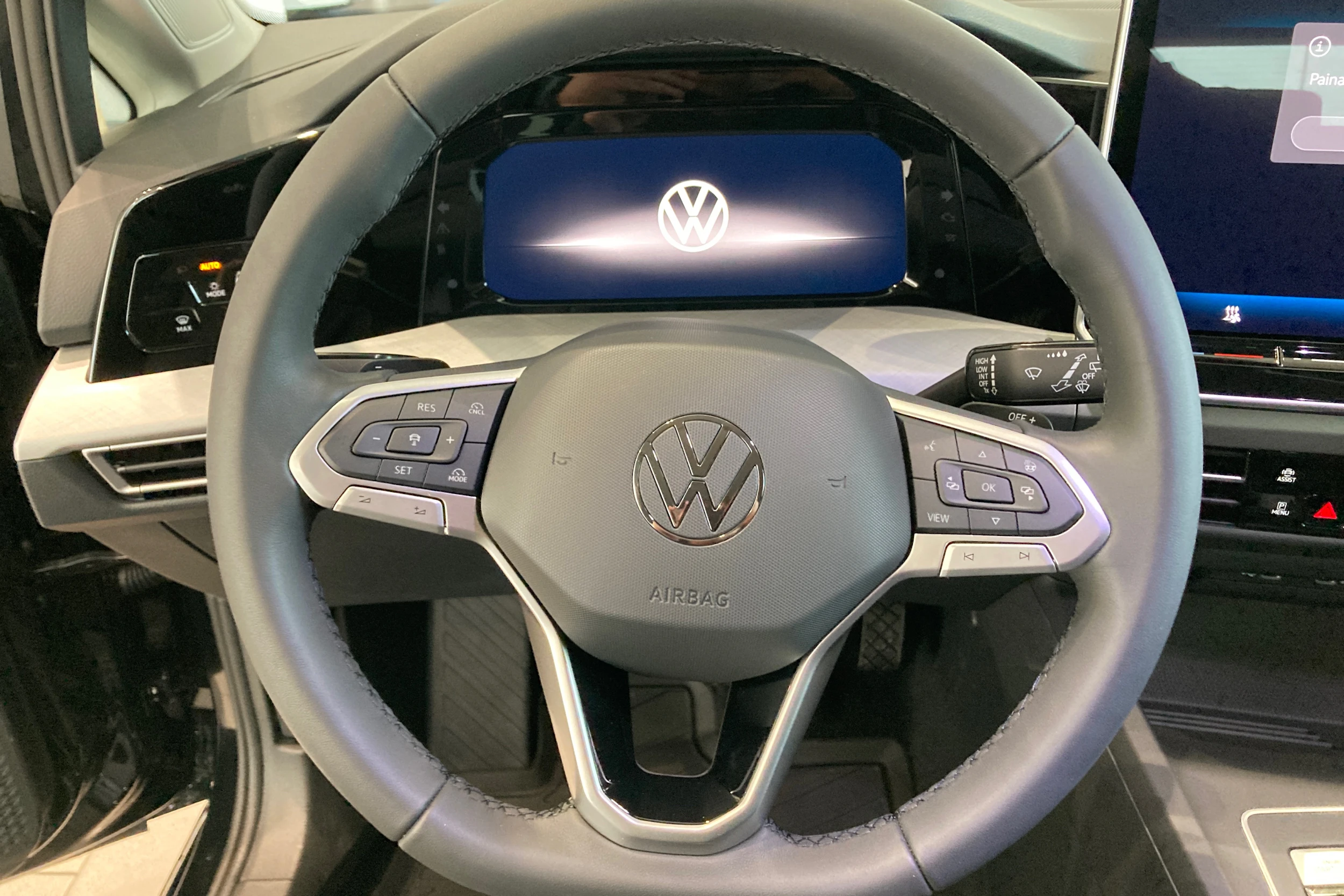 musta Volkswagen Golf 2026 kuva 13.