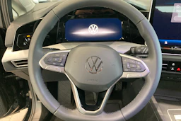 musta Volkswagen Golf 2026 kuva 13.