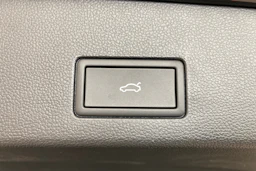 musta Volkswagen Golf 2026 kuva 19.