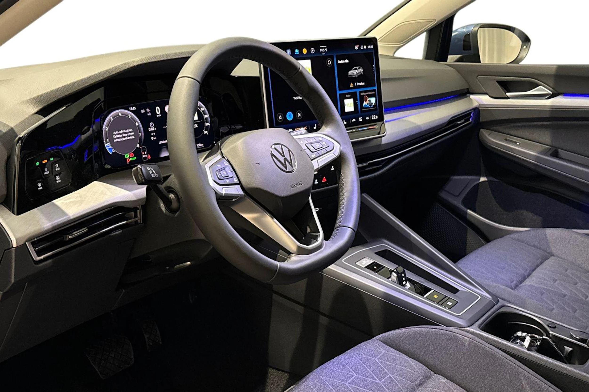 sininen Volkswagen Golf 2026 kuva 6.