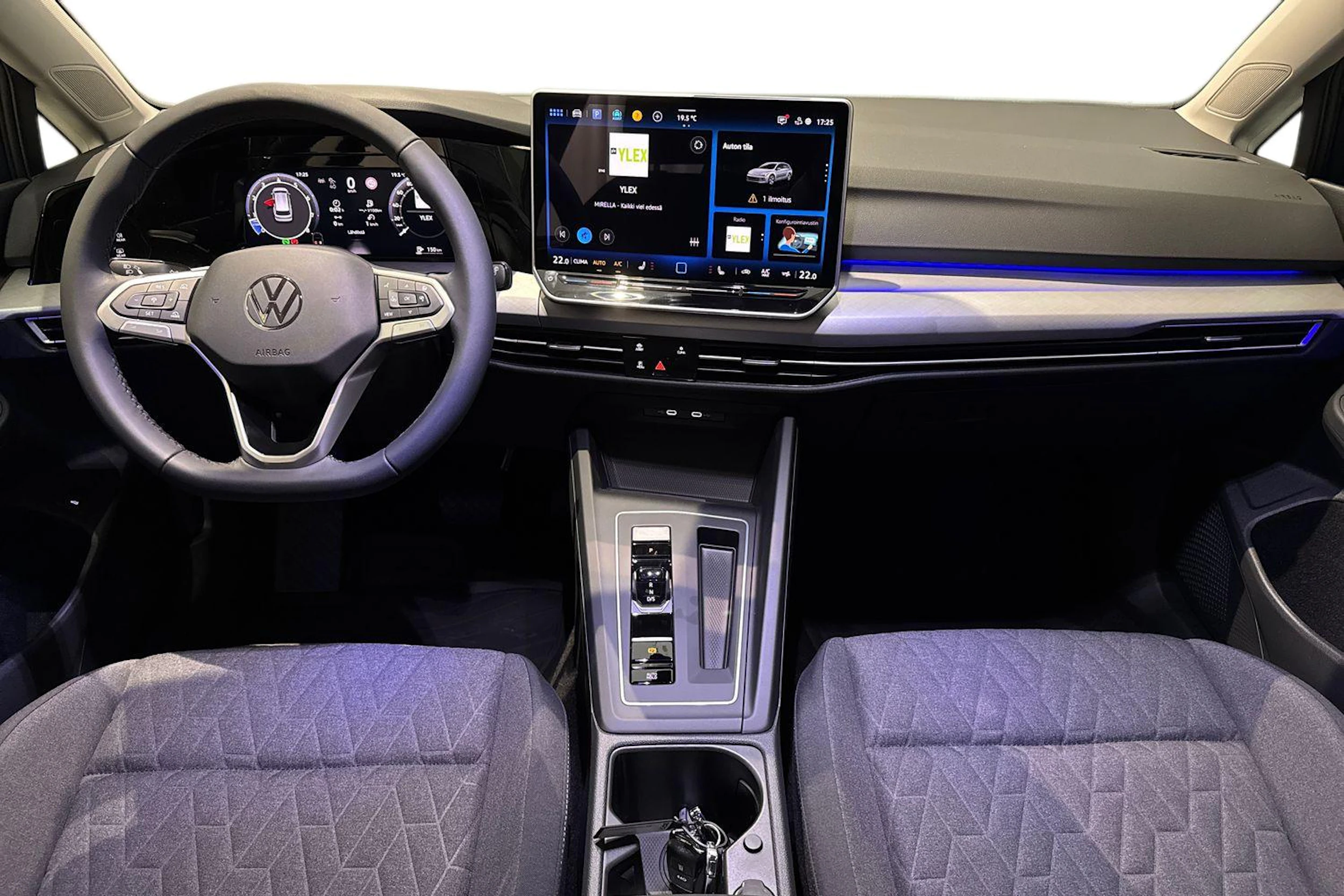 sininen Volkswagen Golf 2026 kuva 7.
