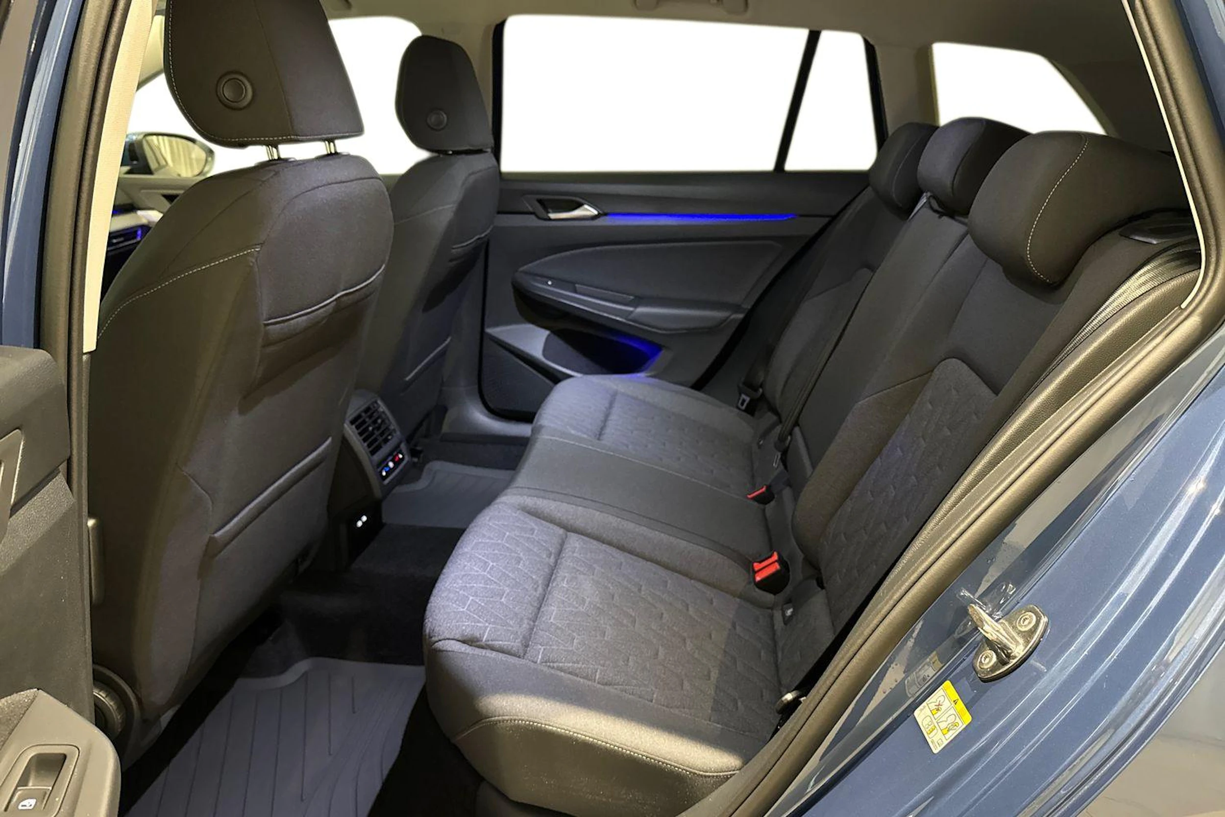 sininen Volkswagen Golf 2026 kuva 8.