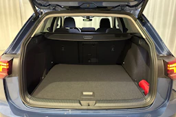 sininen Volkswagen Golf 2026 kuva 10.