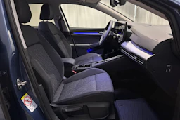 sininen Volkswagen Golf 2026 kuva 12.