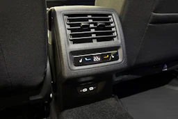 sininen Volkswagen Golf 2026 kuva 13.
