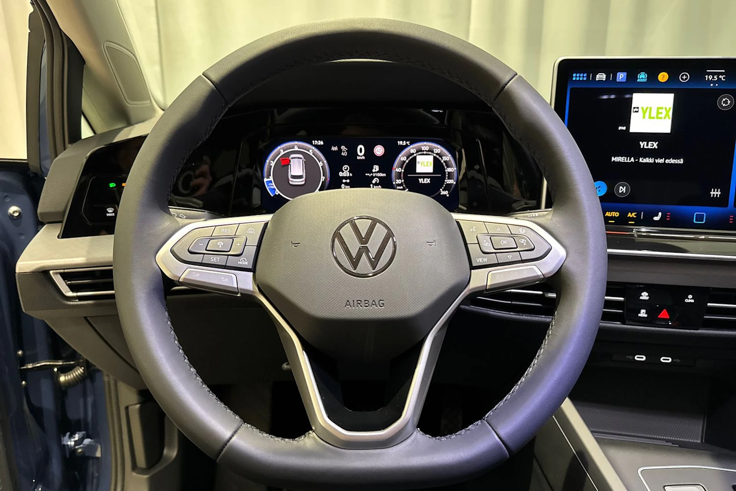sininen Volkswagen Golf 2026 kuva 14.