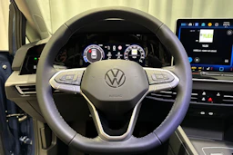 sininen Volkswagen Golf 2026 kuva 14.