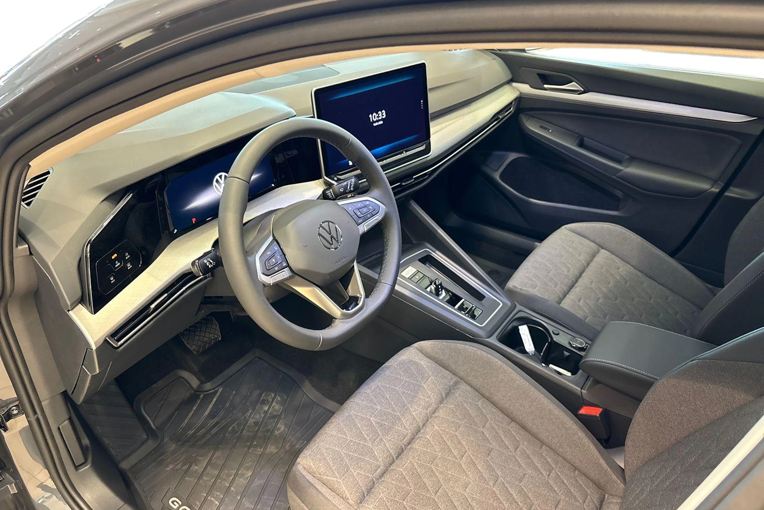 harmaa Volkswagen Golf 2026 kuva 6.