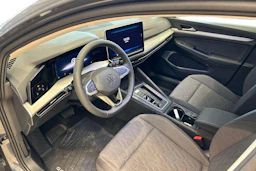 harmaa Volkswagen Golf 2026 kuva 6.