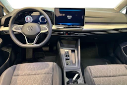 harmaa Volkswagen Golf 2026 kuva 7.