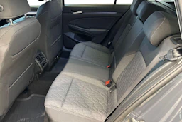 harmaa Volkswagen Golf 2026 kuva 8.