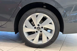 harmaa Volkswagen Golf 2026 kuva 10.