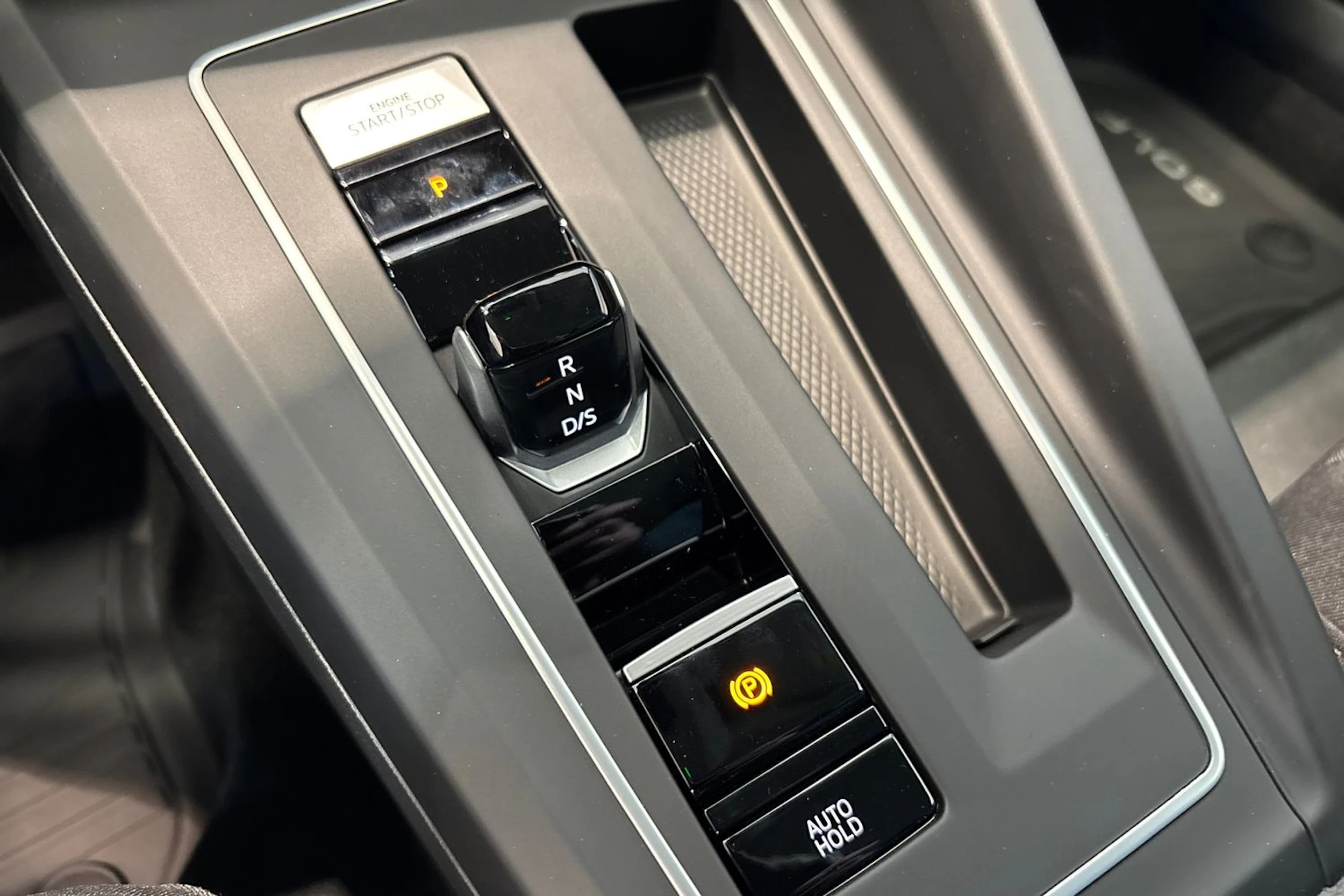 harmaa Volkswagen Golf 2026 kuva 20.