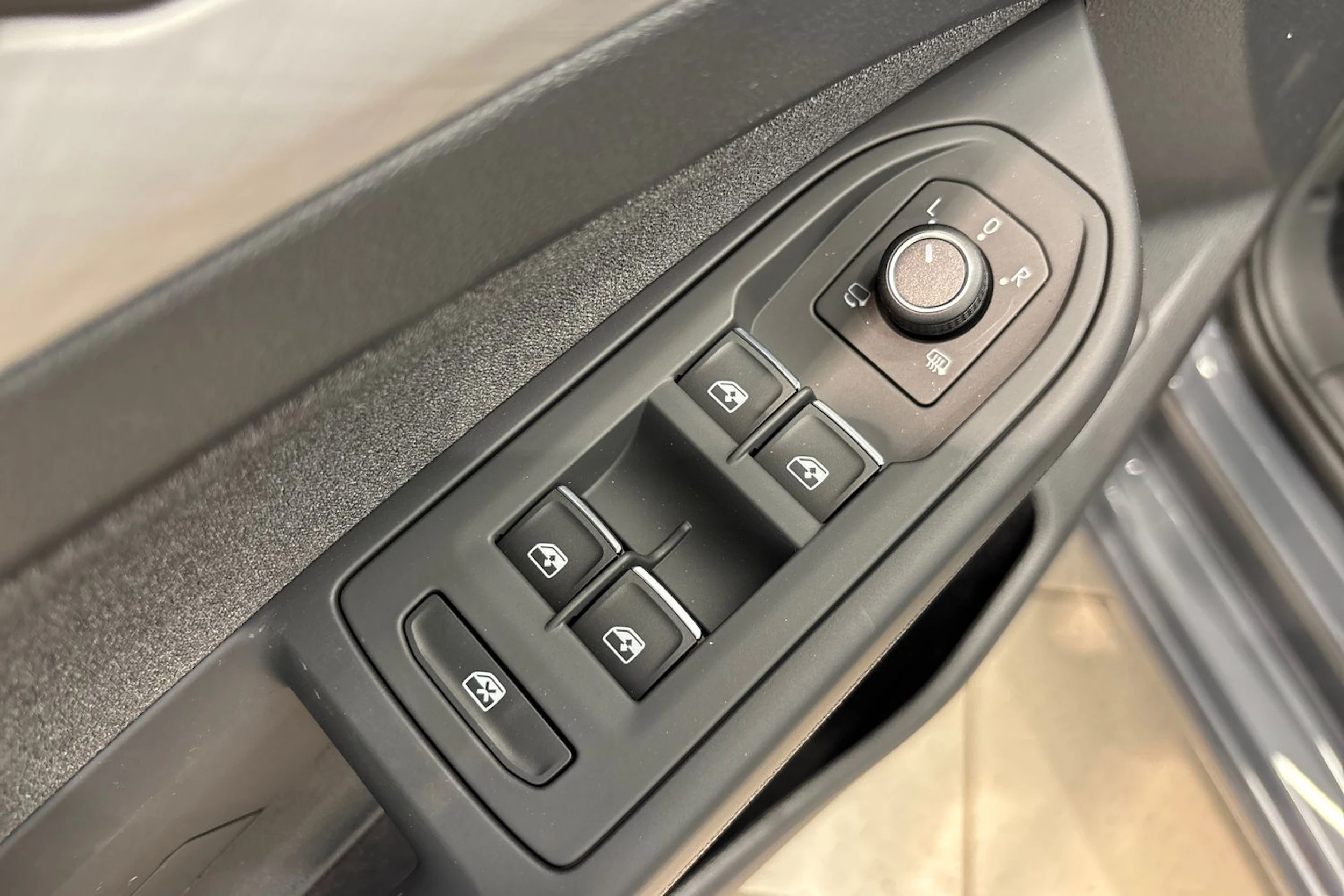 harmaa Volkswagen Golf 2026 kuva 25.