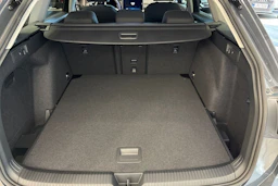 harmaa Volkswagen Golf 2026 kuva 29.