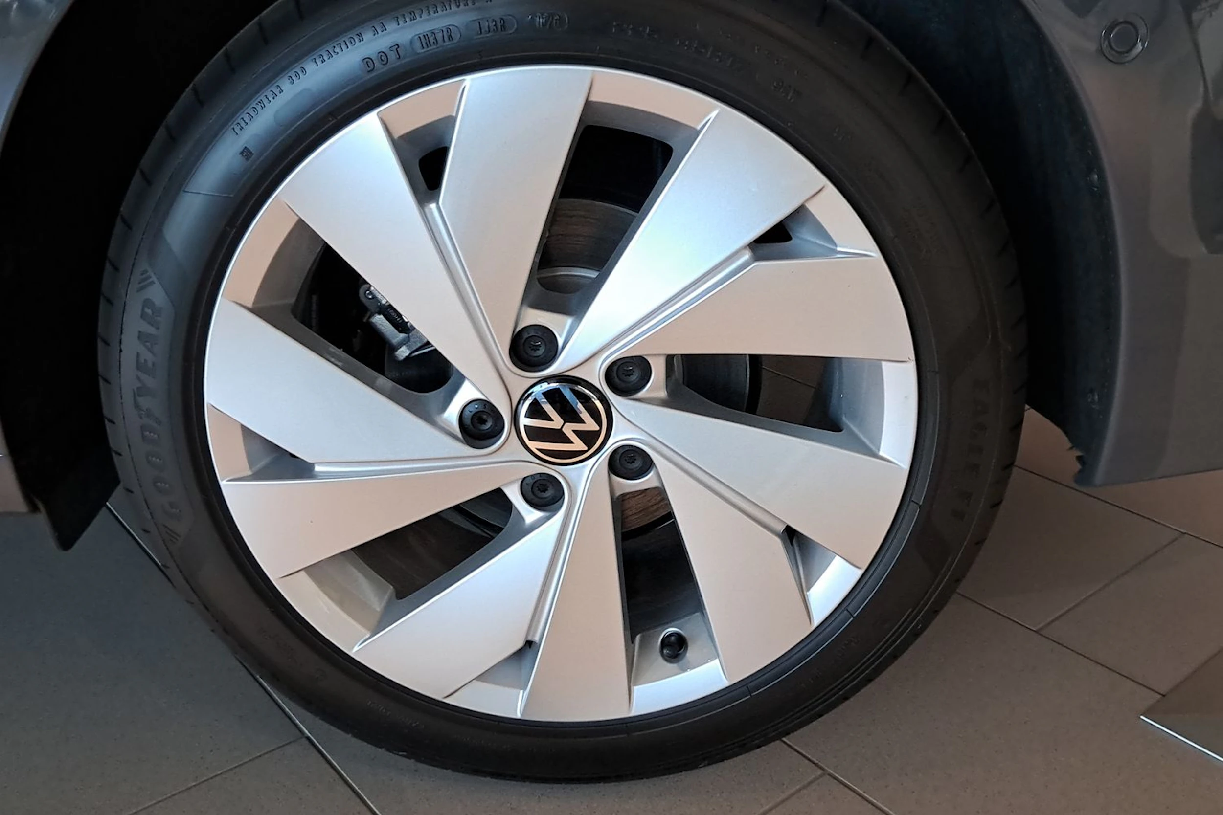 harmaa Volkswagen Golf 2026 kuva 10.
