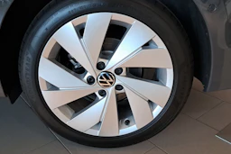 harmaa Volkswagen Golf 2026 kuva 10.