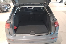 harmaa Volkswagen Golf 2026 kuva 12.