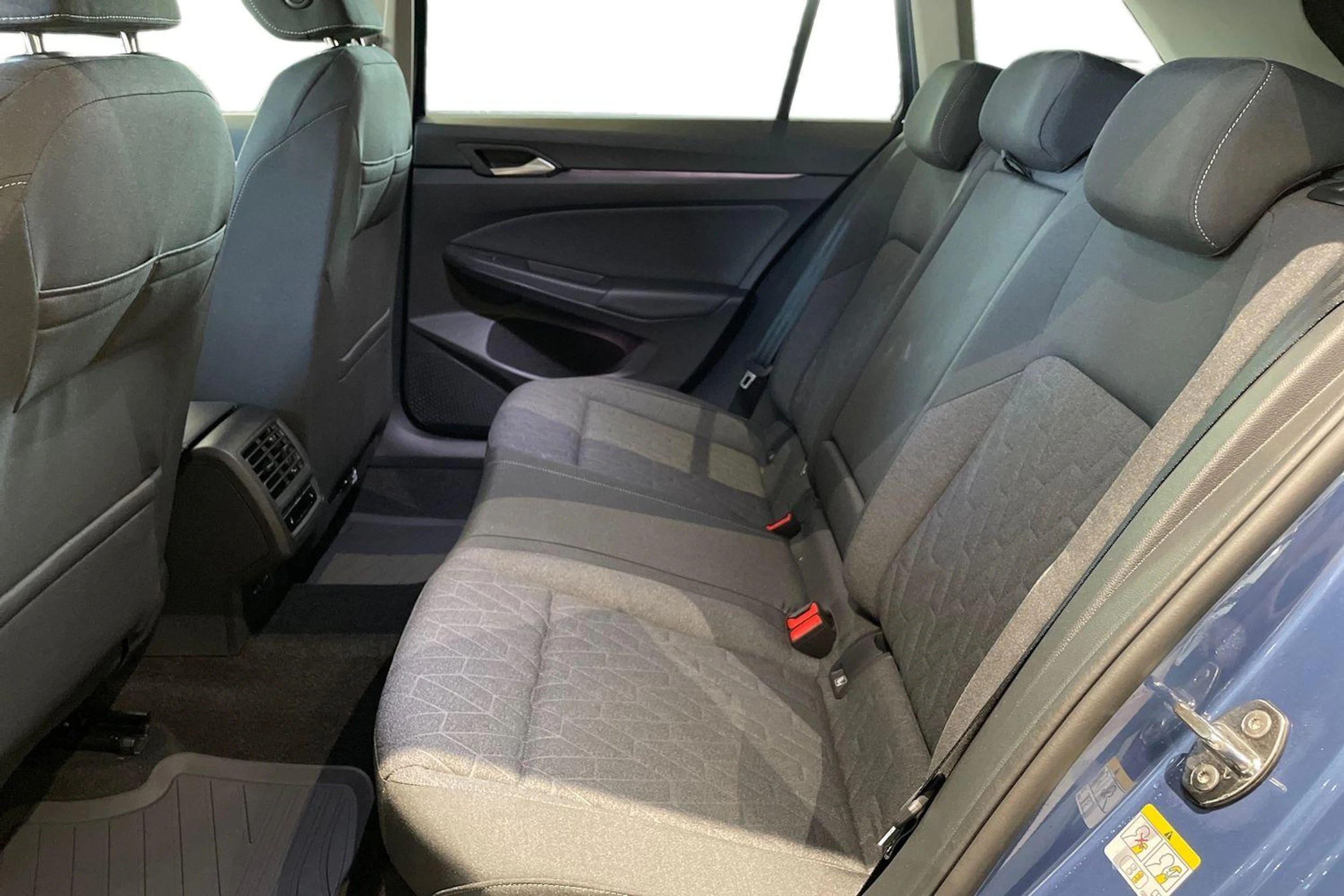 sininen Volkswagen Golf 2026 kuva 8.