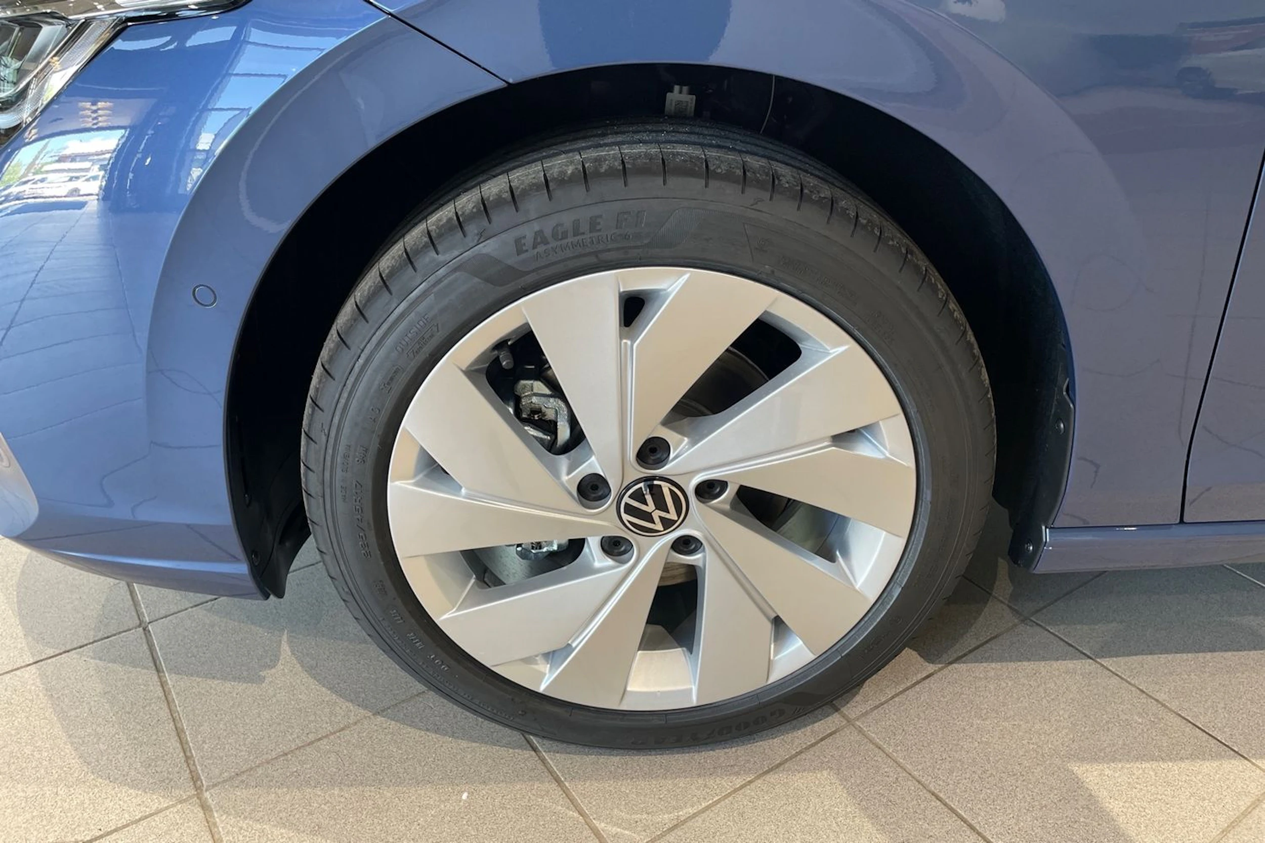 sininen Volkswagen Golf 2026 kuva 9.