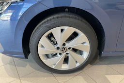 sininen Volkswagen Golf 2026 kuva 9.