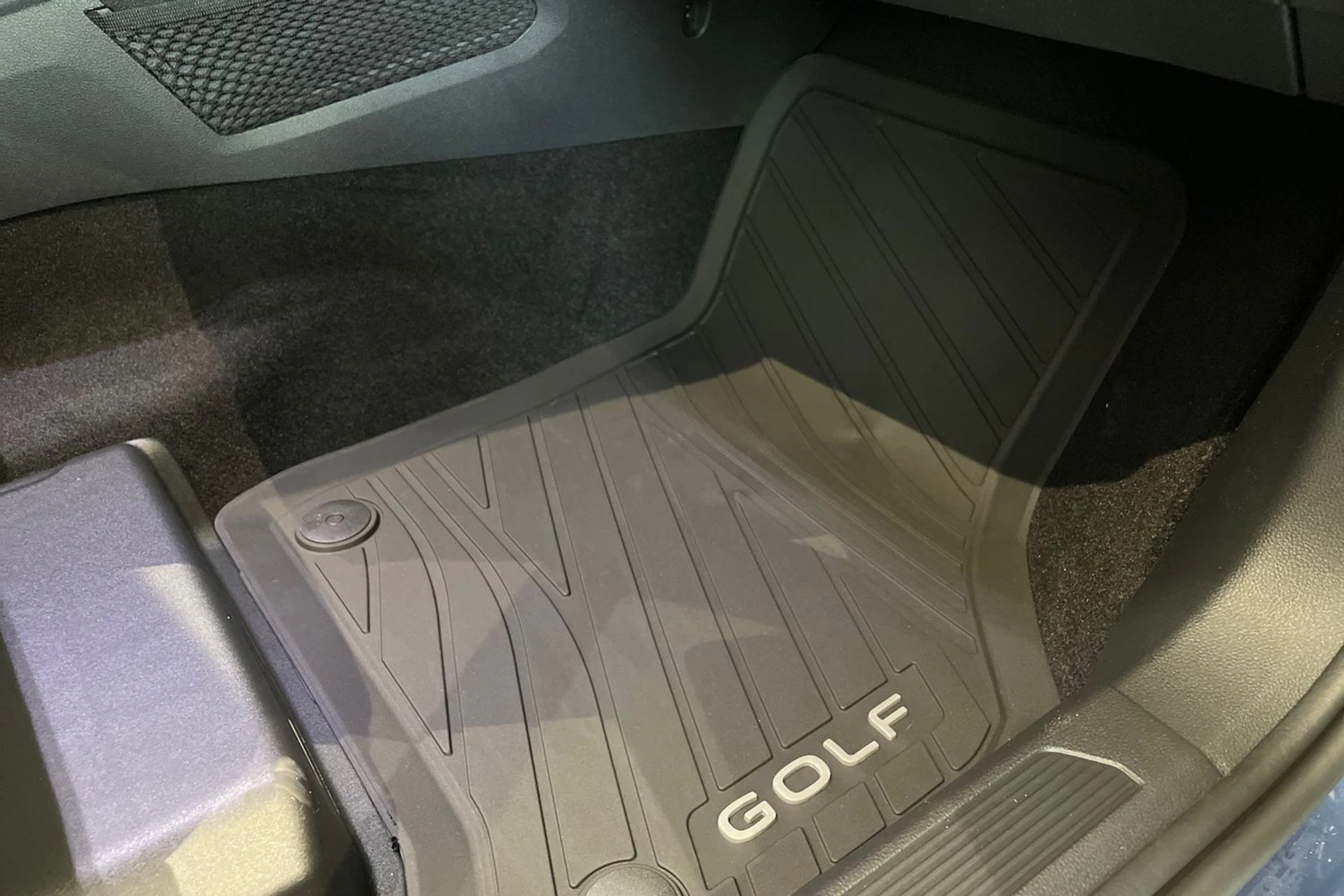 sininen Volkswagen Golf 2026 kuva 14.