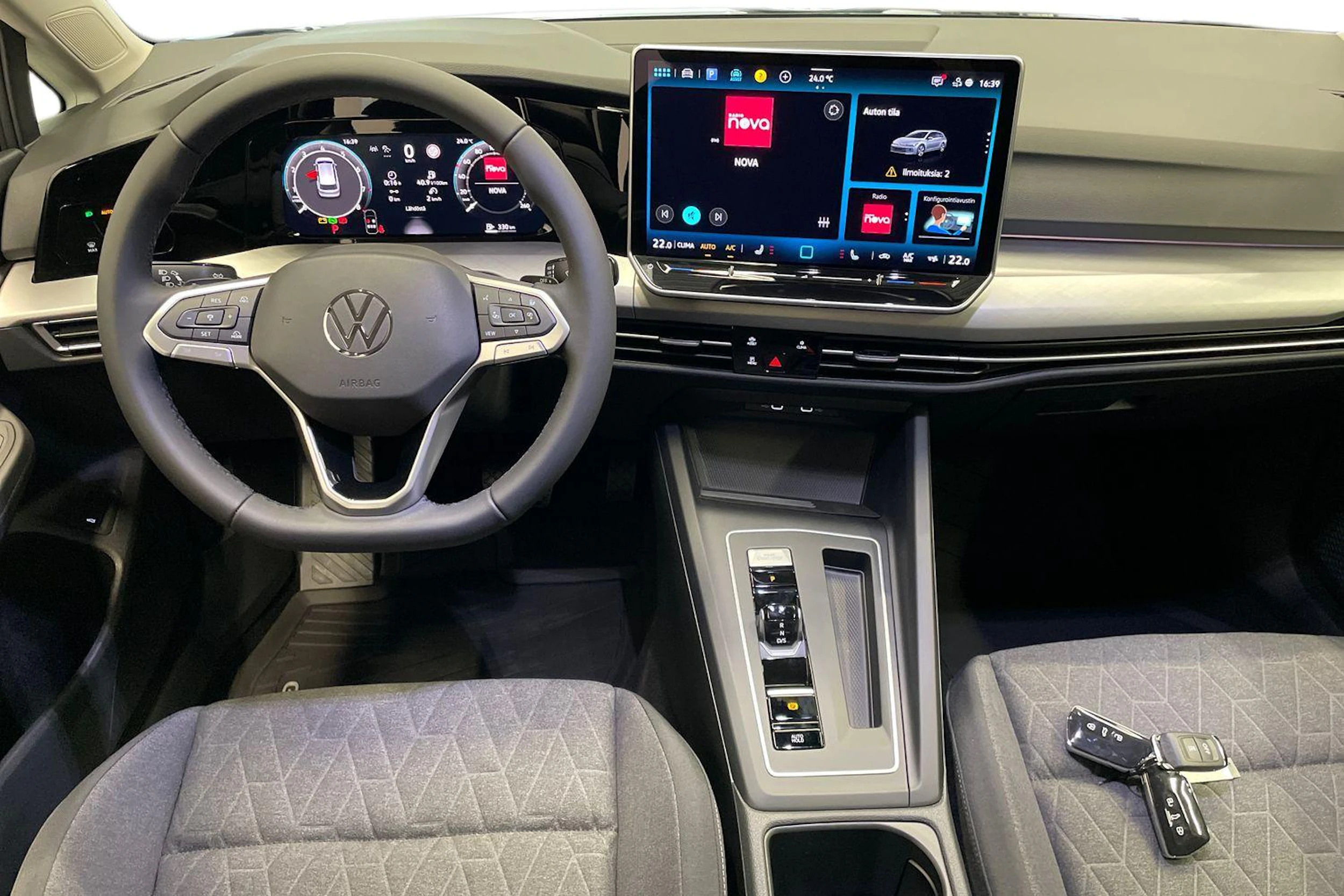 musta Volkswagen Golf 2026 kuva 7.