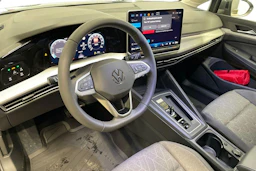 harmaa Volkswagen Golf 2026 kuva 6.