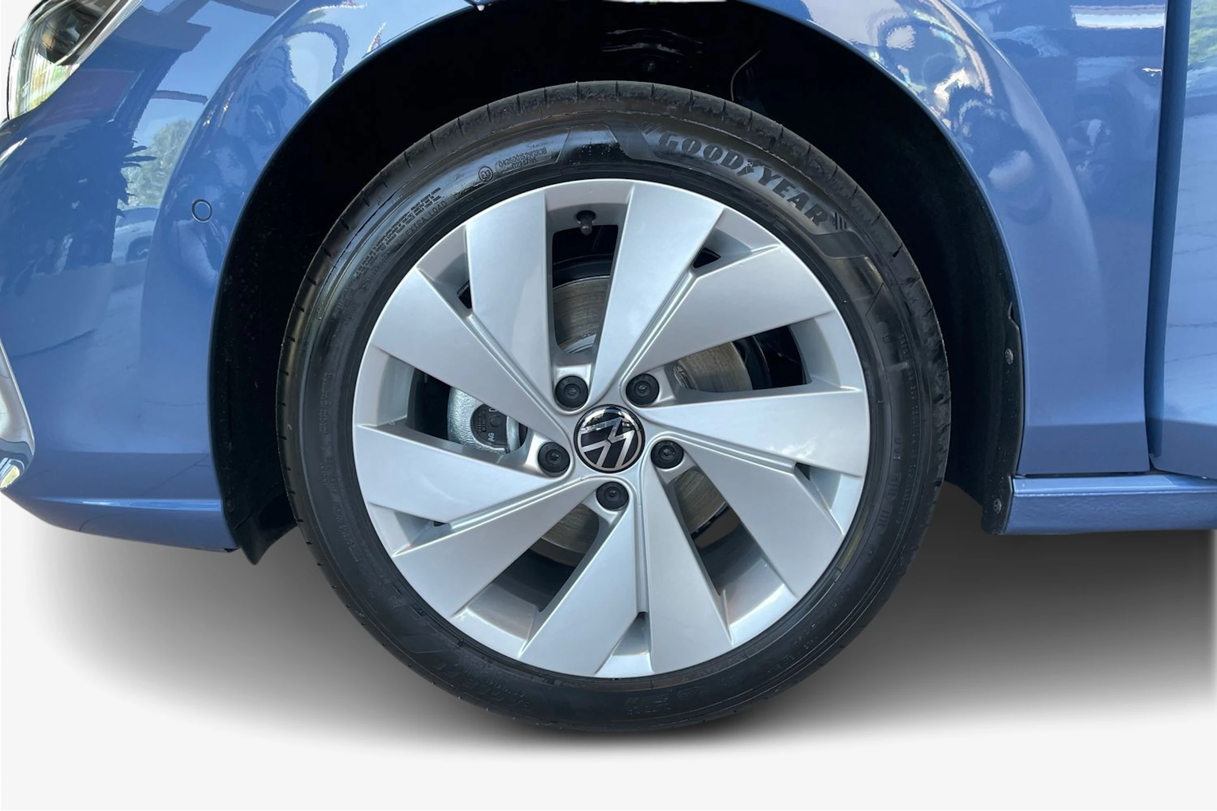 sininen Volkswagen Golf 2026 kuva 9.