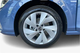 sininen Volkswagen Golf 2026 kuva 9.
