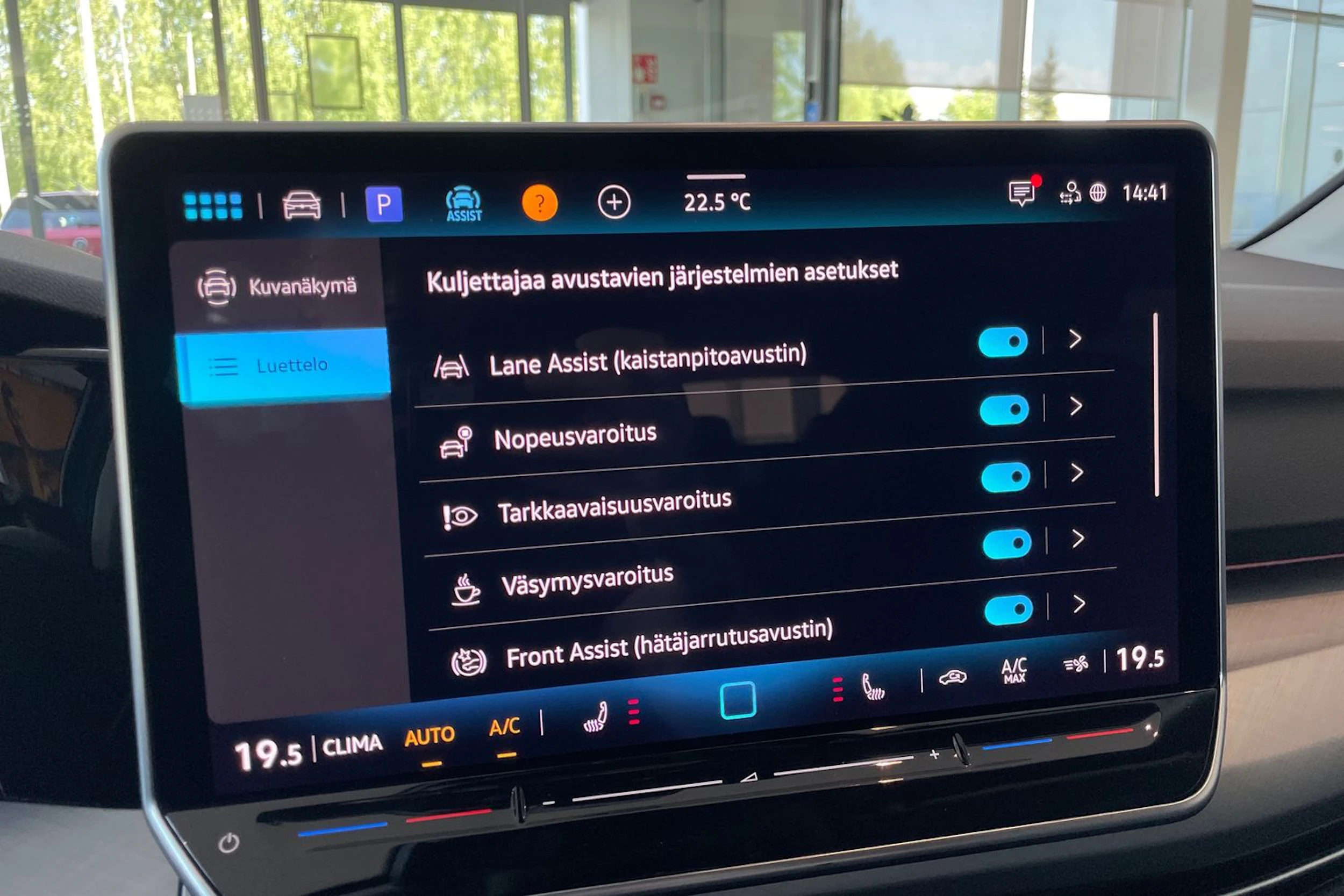 sininen Volkswagen Golf 2026 kuva 13.