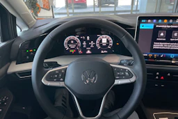 sininen Volkswagen Golf 2026 kuva 18.