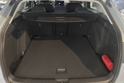 harmaa Volkswagen Golf 2026 kuva 13.