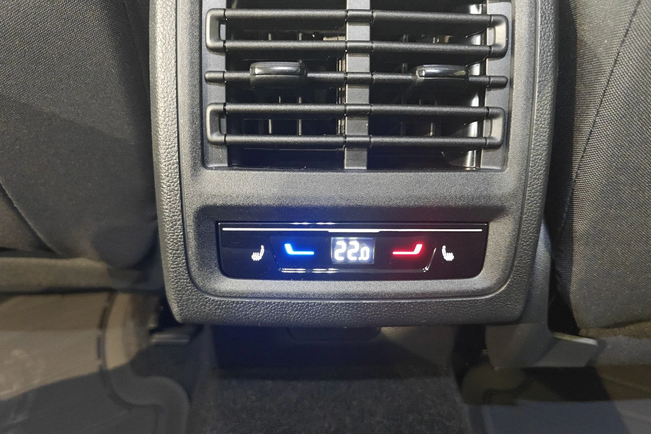 harmaa Volkswagen Golf 2026 kuva 17.