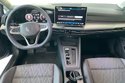 harmaa Volkswagen Golf 2026 kuva 7.