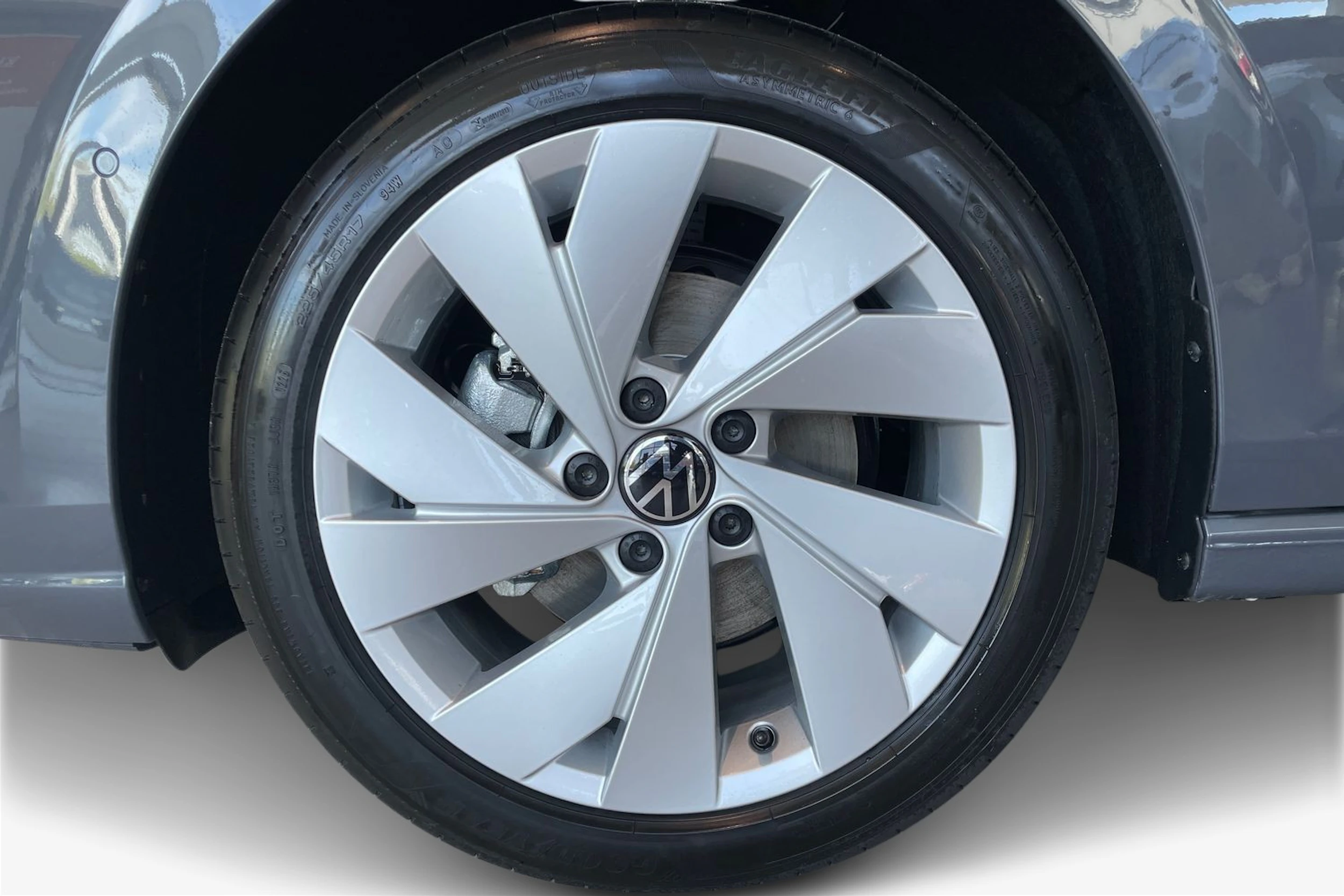 harmaa Volkswagen Golf 2026 kuva 9.