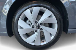 harmaa Volkswagen Golf 2026 kuva 9.