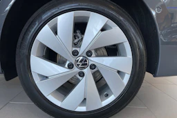 harmaa Volkswagen Golf 2026 kuva 10.