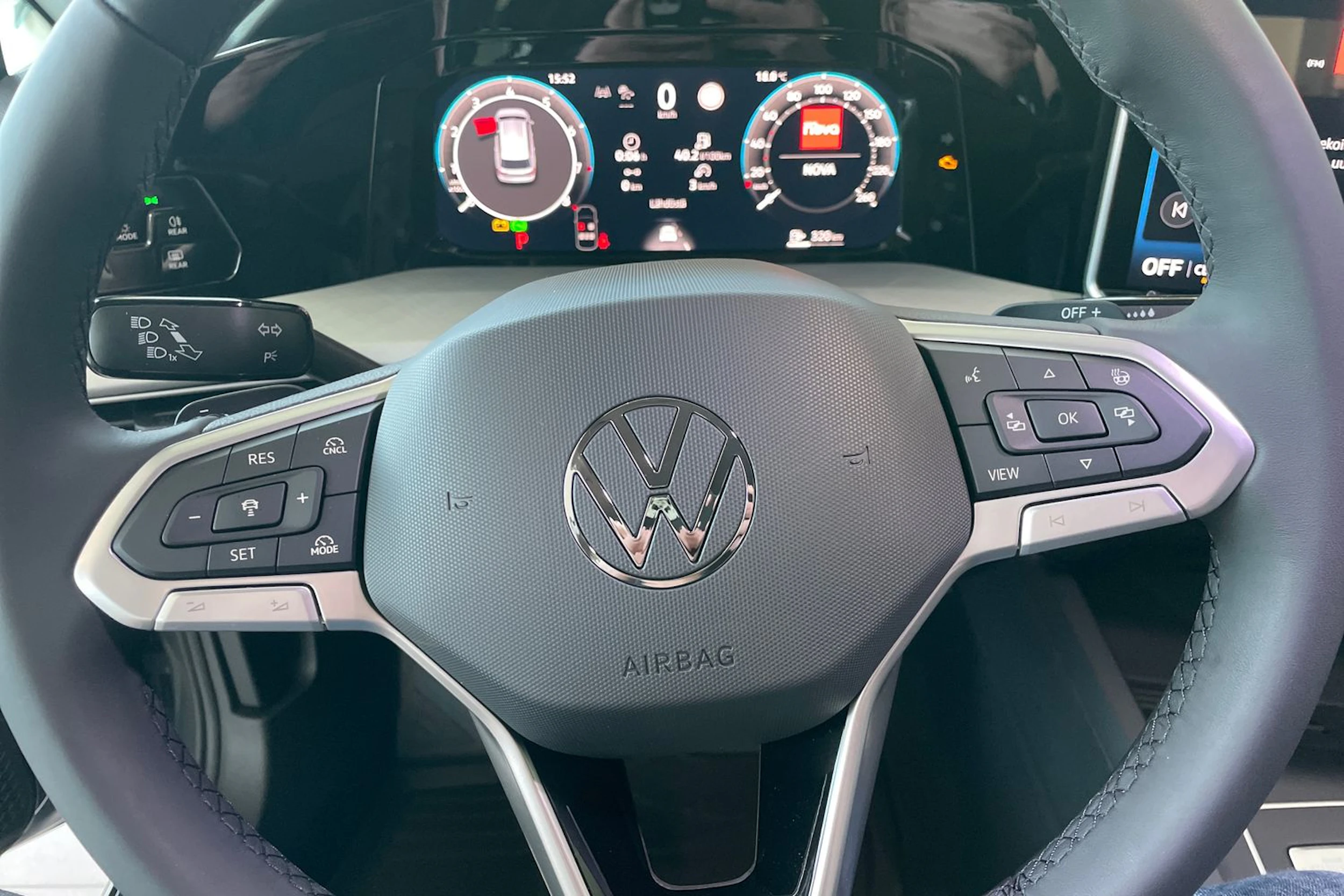 harmaa Volkswagen Golf 2026 kuva 12.