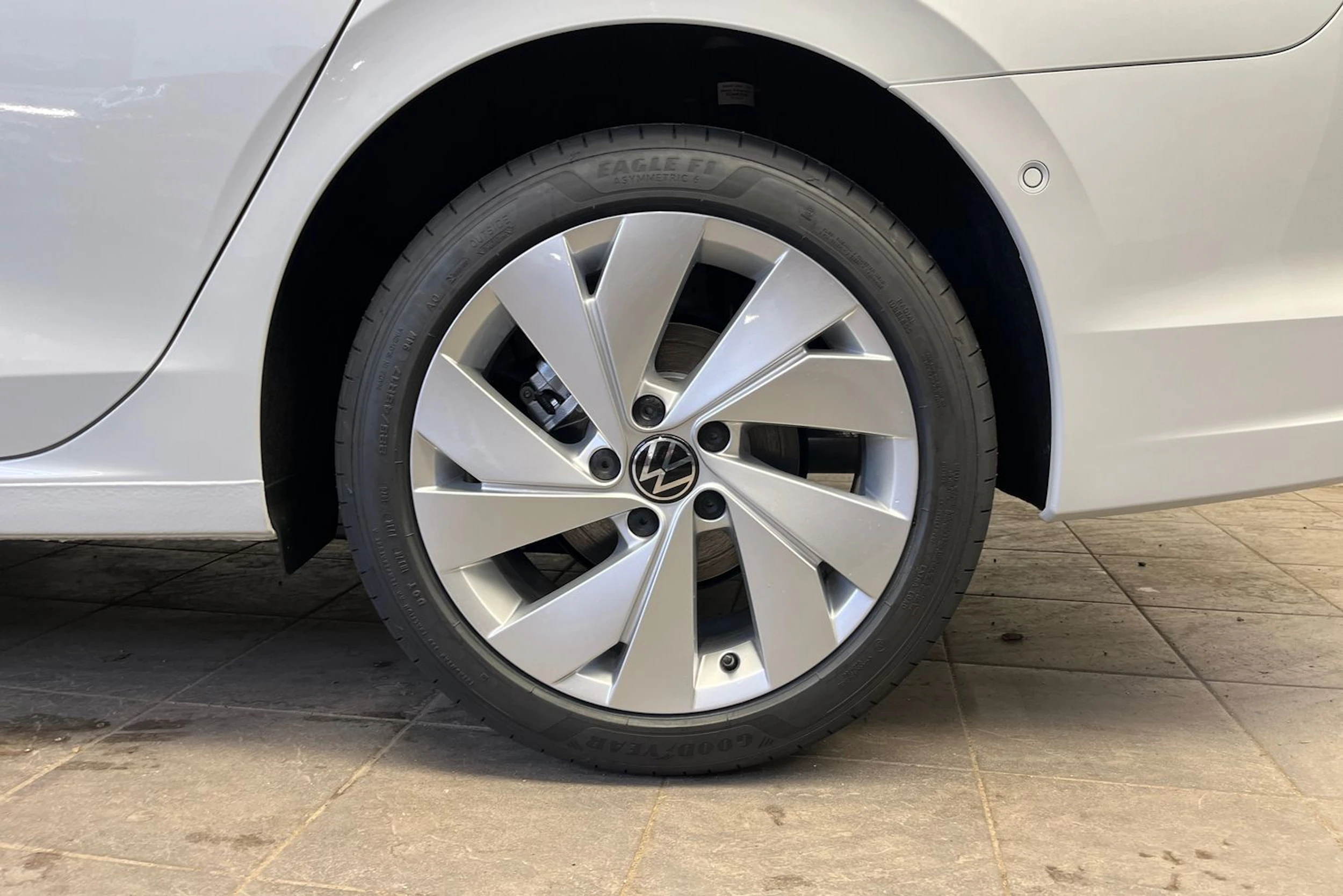 met. valkoinen Volkswagen Golf 2026 kuva 10.
