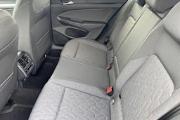 harmaa Volkswagen Golf 2026 kuva 8.